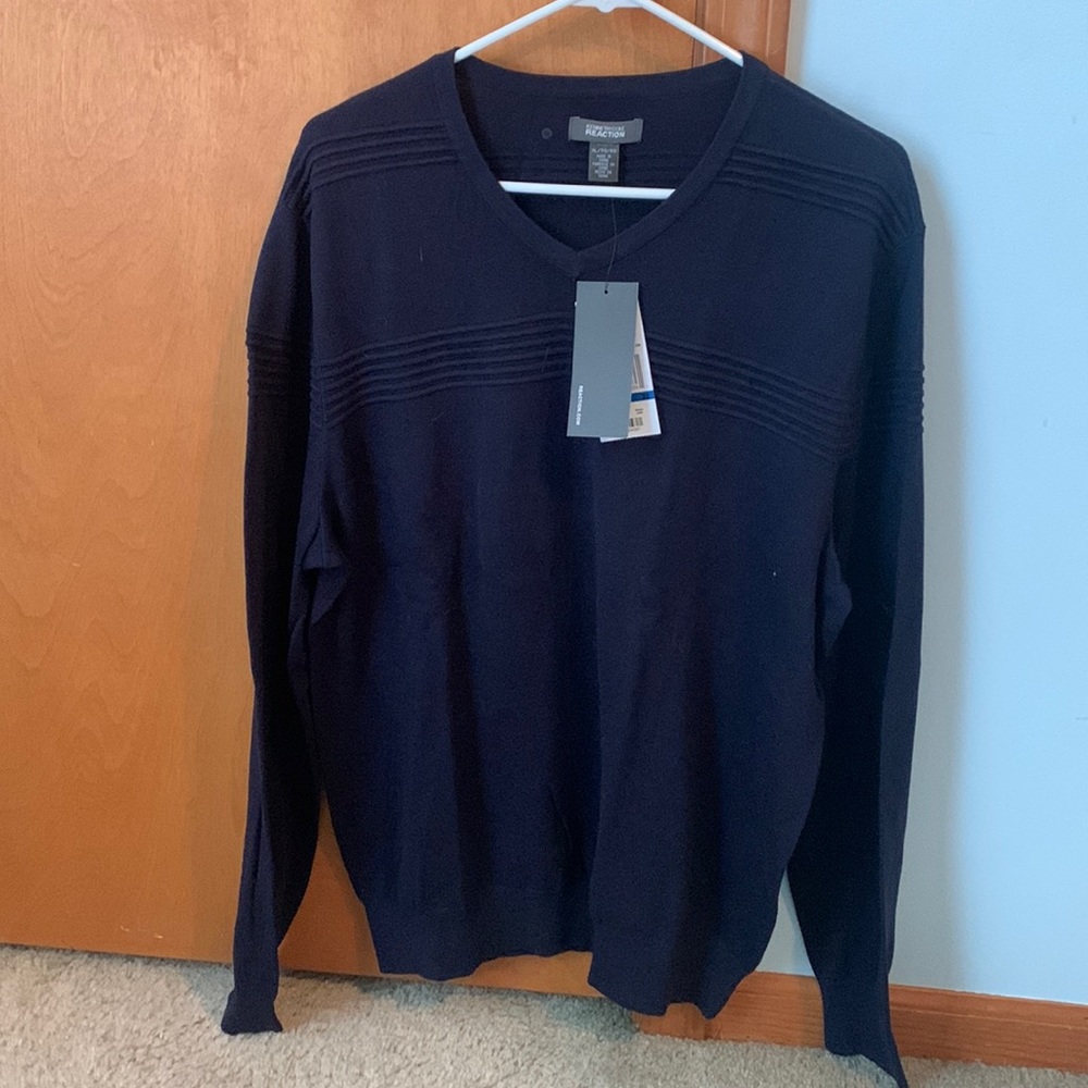 Men’s XL navy sweater